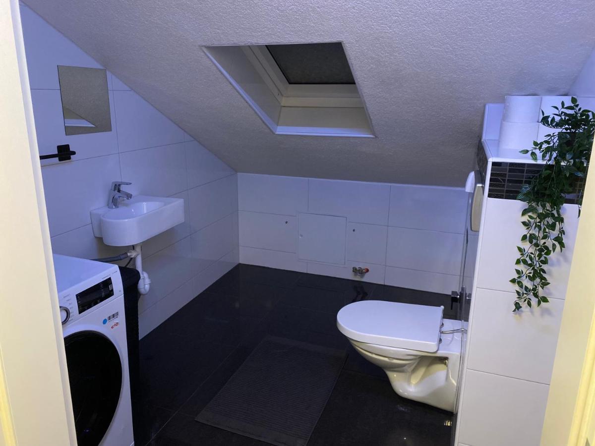 Deluxe Business Suite Mit Netflix Premium & Parkplatz, Zentral Zu Audi & Schwarz Gruppe With 2 Bedrooms Bad Friedrichshall Luaran gambar