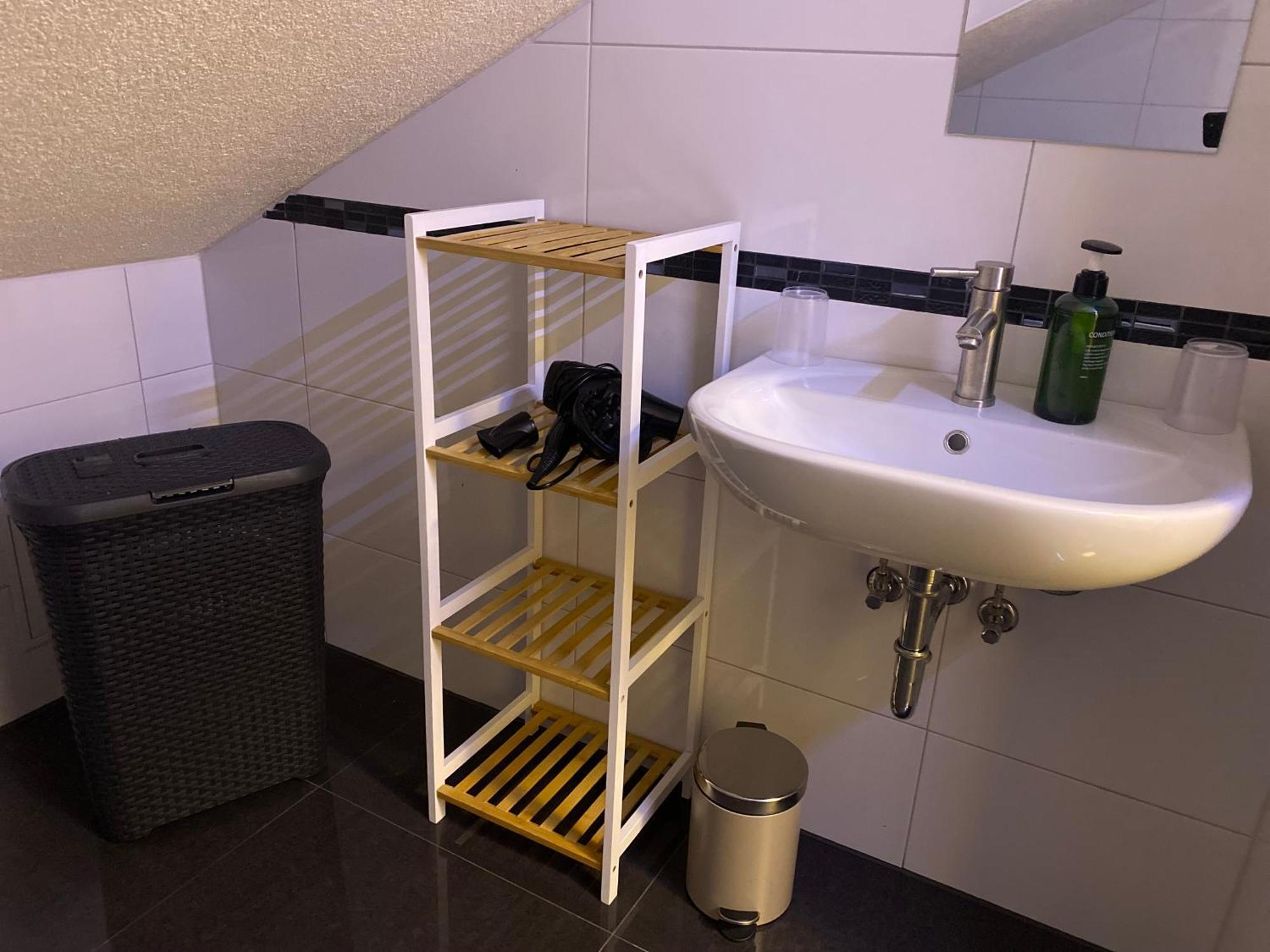 Deluxe Business Suite Mit Netflix Premium & Parkplatz, Zentral Zu Audi & Schwarz Gruppe With 2 Bedrooms Bad Friedrichshall Luaran gambar